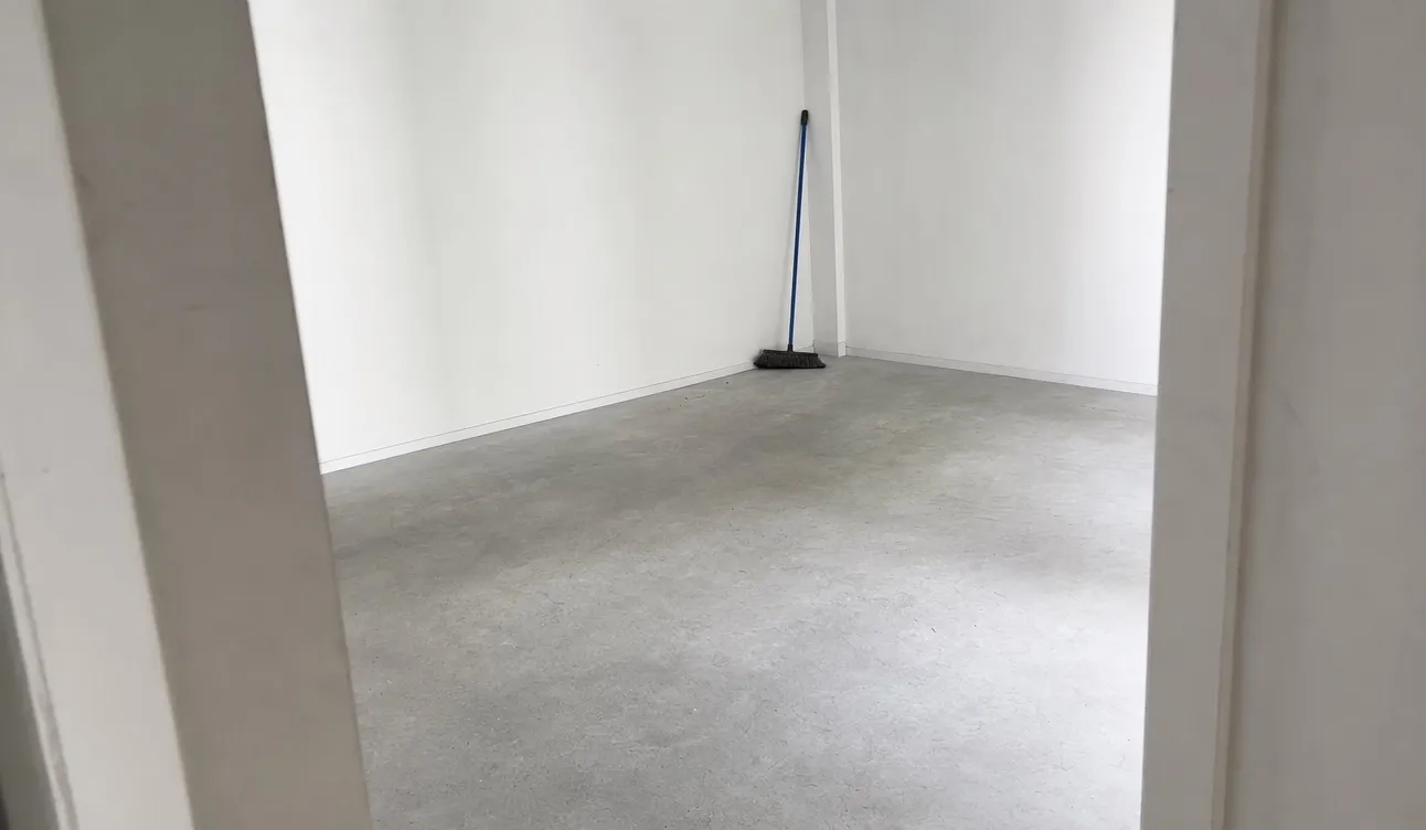 Geräumte Lager- und Werkstattfläche
