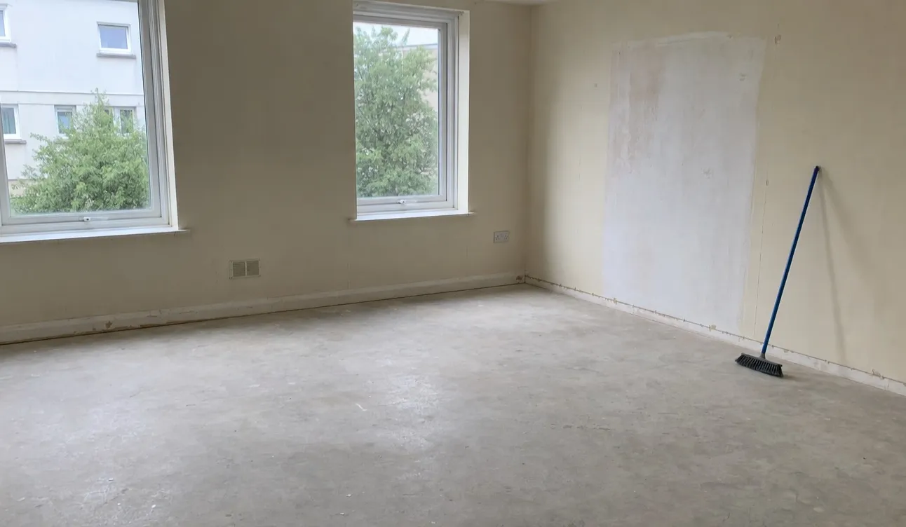 Geräumte Altbauwohnung, besenrein zur Übergabe