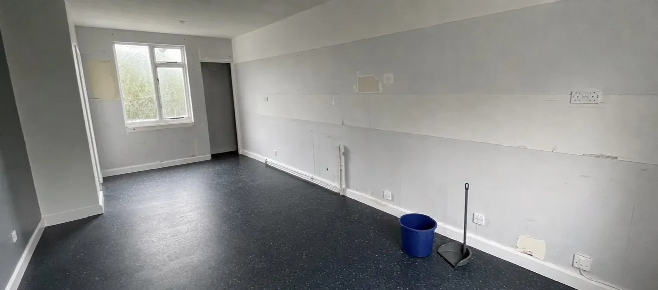 Geräumtes Wohnzimmer, besenrein zur Übergabe
