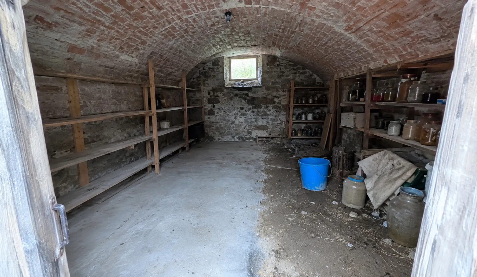 Geräumter Keller, besenrein übergeben