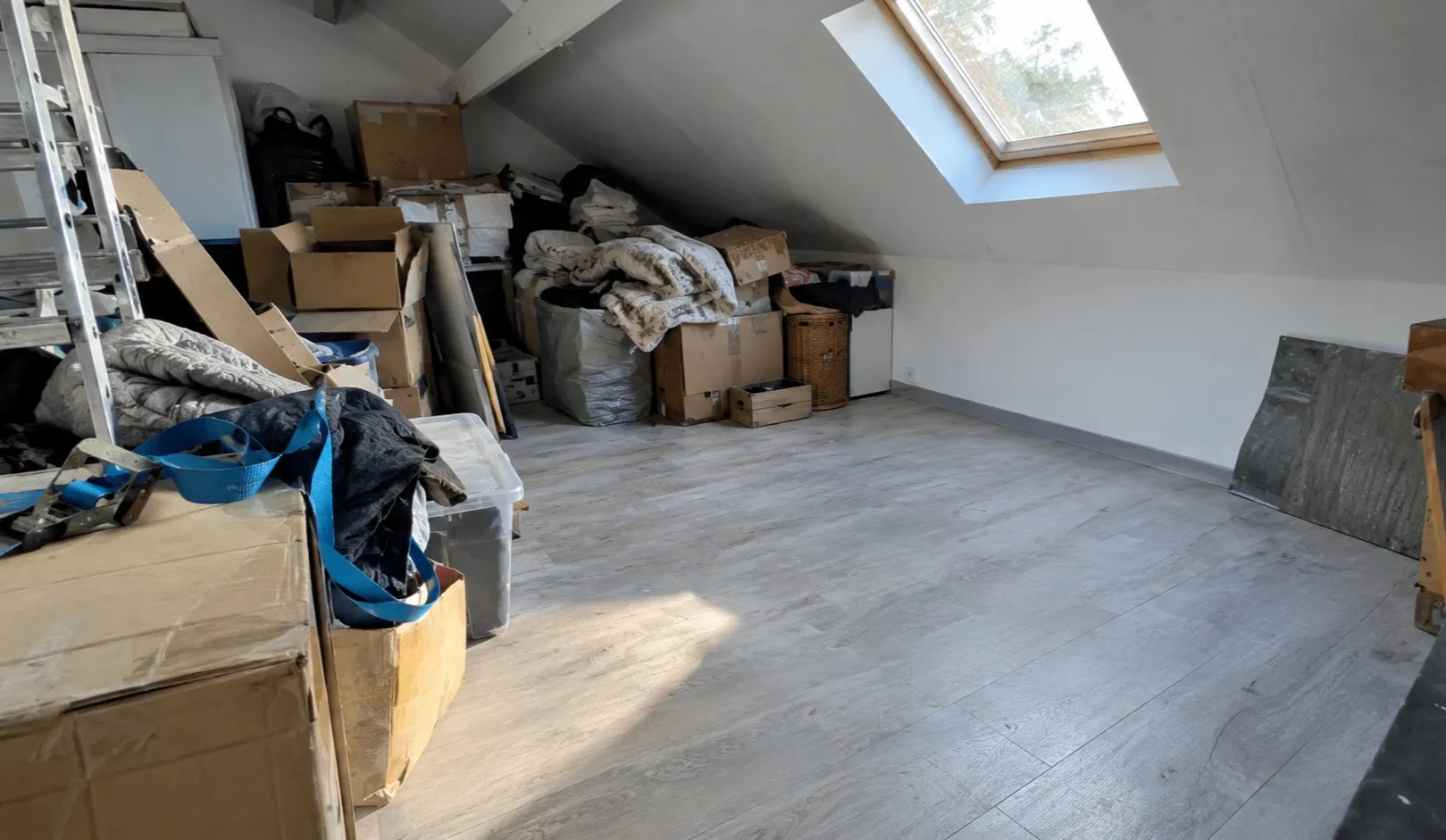 Geräumter Wohnraum nach einer Messie-Räumung