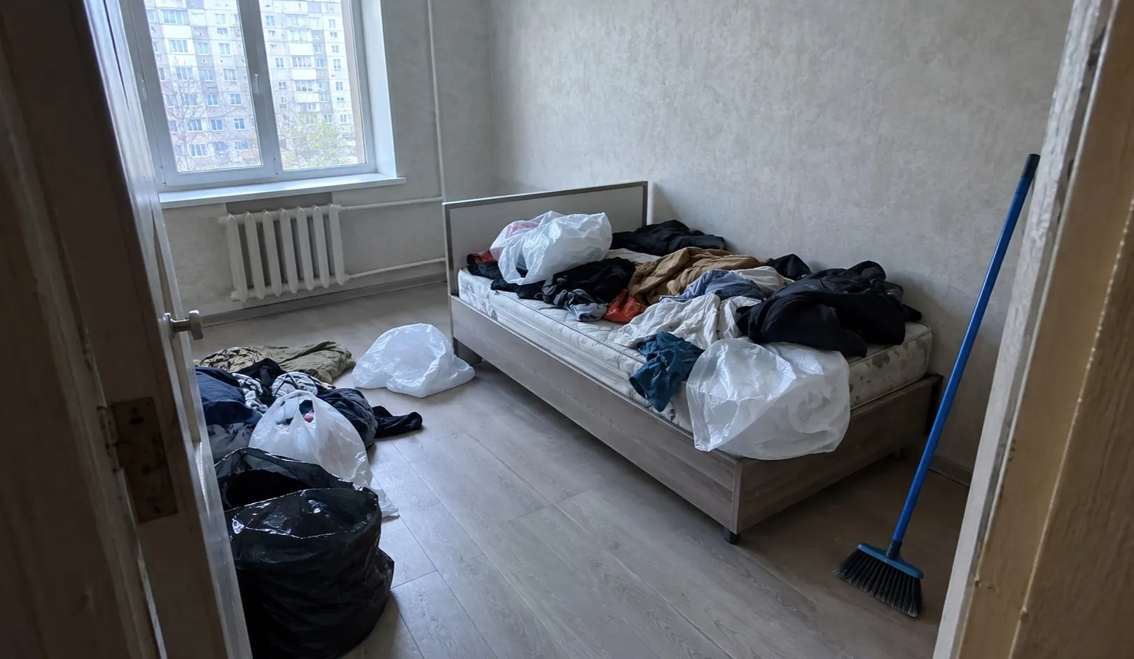 Geräumter Wohnraum nach einer Messie-Räumung im 22. Wiener Gemeindebezirk