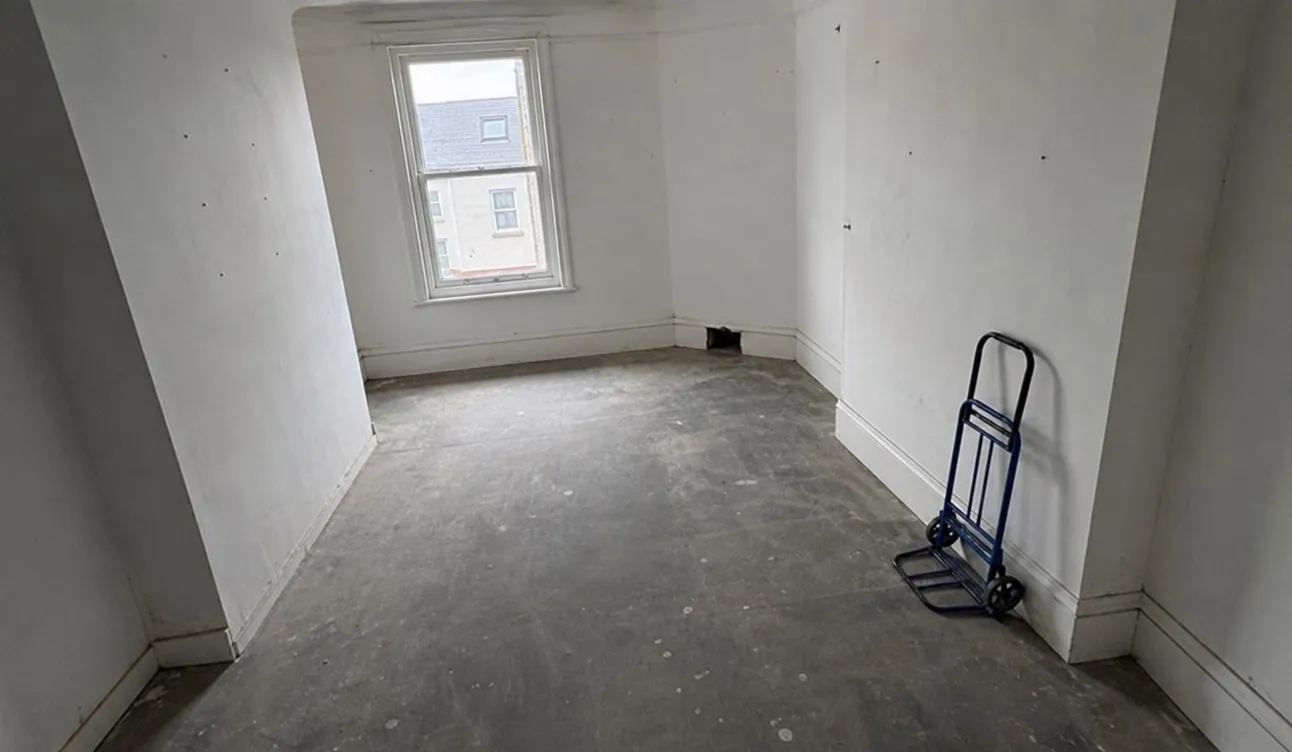 Besenrein übergebenes Haus nach einer Verlassenschaftsräumung in Bezirk Amstetten