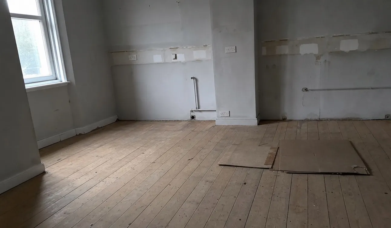Besenrein übergebenes Haus nach einer Verlassenschaftsräumung in Bezirk Baden